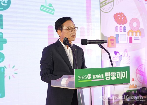 14일 김석필 천안시장 권한대행 부시장이 '빵지순례 빵빵데이' 출정식에서 인사말을 하고 있다. @천안시