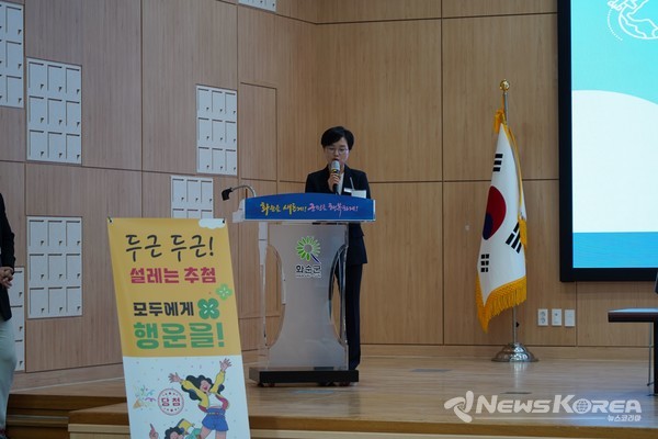 화순군 조미화 인구청년정책과장이 인사말을 하고 있다. @화순군