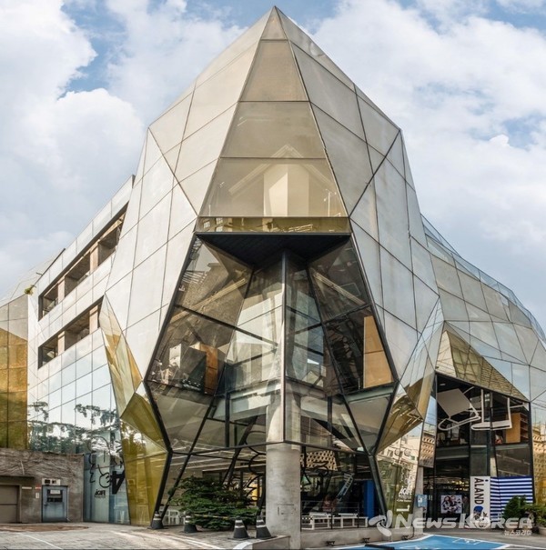 에이랜드 매장 홍대 본점 전경 @piao.sho