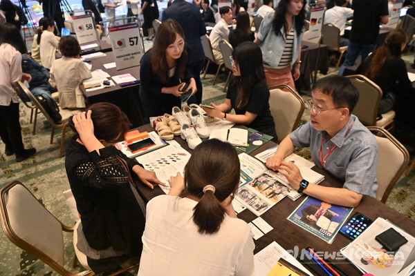 충청남도 ‘2025 해외사무소 바이어 초청 수출상담회’를 열었다. @충청남도