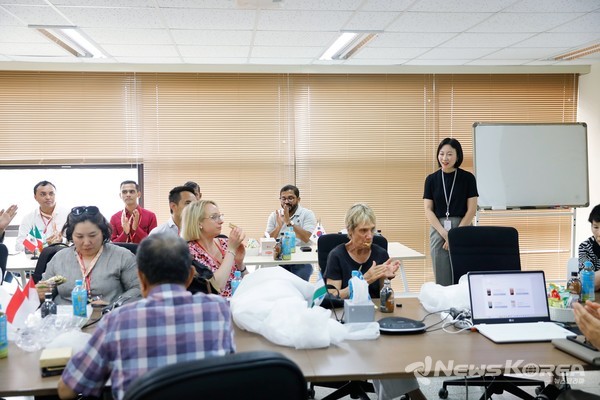 충청남도는 2∼3일 도내 일원에서 해외 바이어를 대상으로 도내 우수기업 현장 방문 및 ‘2025∼2026 충남 방문의 해’ 연계 로컬 투어를 진행했다. @충청남도