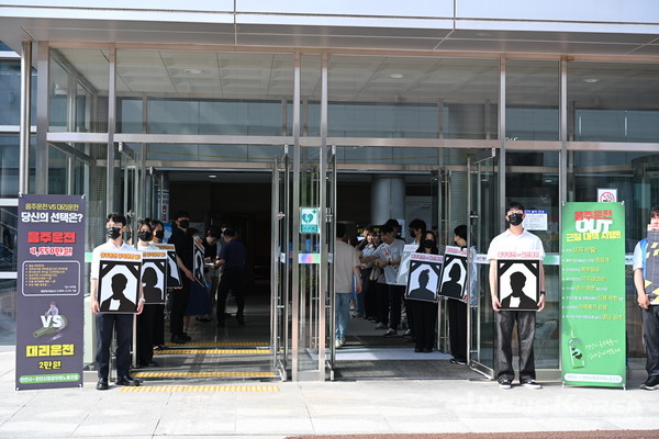 천안시청공무원노동조합과 천안시는 25.7.3. 봉서홀에서 음주운전 근절을 위한 캠페인을 진행하고 있다.  @천안시청공무원노동조합