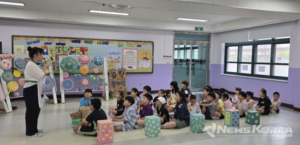 은석초등학교 어린이들이  팝업 반짝놀이터에 참여 하고 있다. @천안시