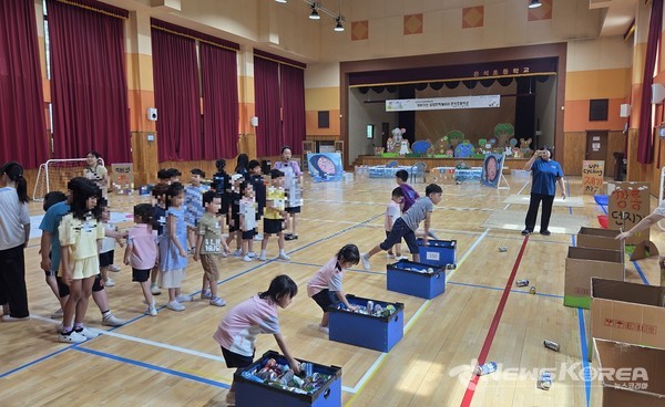 은석초등학교 어린이들이  팝업 반짝놀이터에 참여 하고 있다. @천안시