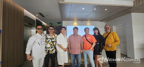 [진왼쪽부터 청춘소년단 지성,이현,래준, 한류문화관광총연합회 장한식 회장, M 엔터테인먼트 정용배 대표, 양양, 청춘소년단 백수 @필리핀한류문화관광총연합회