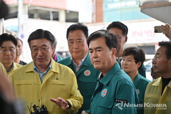 윤호중 행안부 장관과 김태흠 충남도지사가 폭우피해 현장을 직접 방문했다. @충청남도