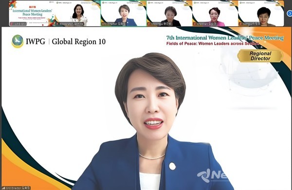 김화정 IWPG 글로벌 10국장이 인사말을 하고 있다. @IWPG