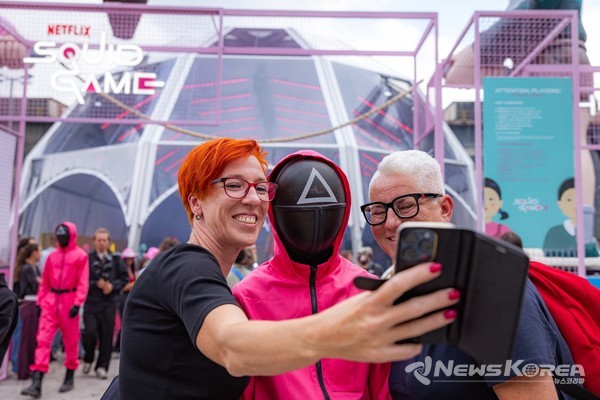 ‘컬러즈 오브 오스트라바(Colours of Ostrava,에서 선보인 오징어 게임 체험존 @주체코대한민국대사관