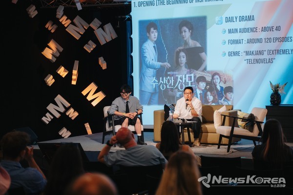 멜팅팟(Meltingpot) 포럼에서'메스를 든 사냥꾼'의 이정훈 감독 @주체코대한민국대사관