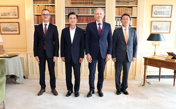 사진 왼쪽 부터 니콜라 푸아리앙 한국대표, 김태흠 충남도지사, 프랑수아 자코 최고경영자, 윤주영 충청남도 투자통상정책관 @충청남도