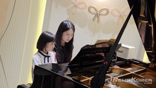 세교이화음악학원 그랜드홀에는 그랜드 피아노가 구비되어 있다. @뉴스코리아 최신 기자