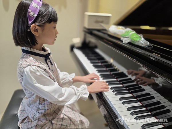 정기 연주회에서 학생이 연주하고 있다. @뉴스코리아 최신 기자