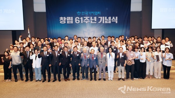 한국기자협회 창립 61주년 기념식에서 김보라 안성시장이 감사패를 받았다. @안성시