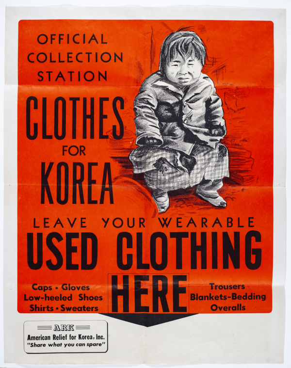한국을 위한 미국 구호단체의 포스터-미국 내 한국 구호 단체(America Relief for Korea, ARK)의 옷 보내기 운동 포스터이다. 당신의 입을만한 헌옷을 여기로 보내달라(leave your wearable used clothing here)는 내용이 보인다. @독립기념관