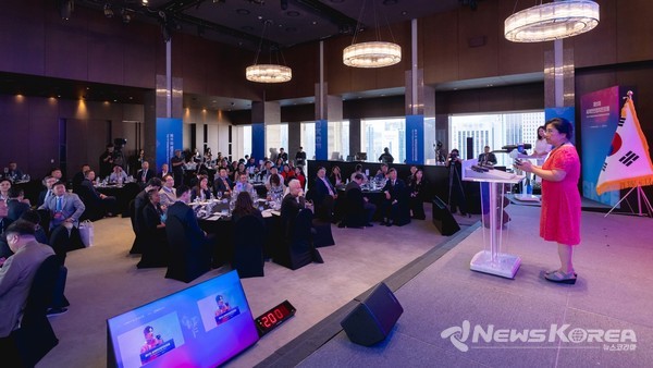  개회사를 하고 있는 신디류 세계한인정치인협의회 회장 @뉴스코리아 최신 기자