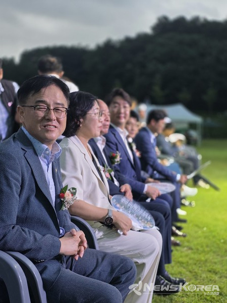천안시의회 장혁 의원이 밝게 웃음짓고 있다. @뉴스코리아 최신 기자