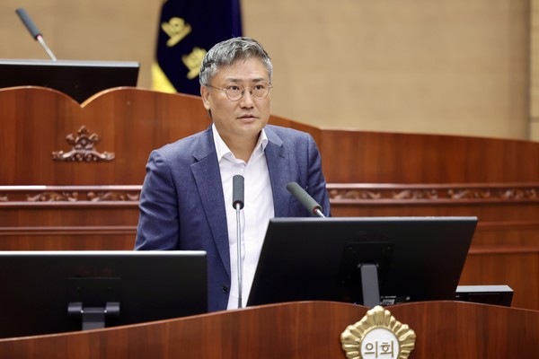 천안시 의회 배성민 의원이 5분 발언을 하고 있다. @뉴스코리아 김현미 기자