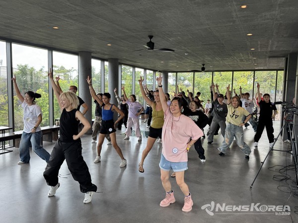 K-팝 안무 클래스 사진1(12일, VEKE 정원) @제주관광공사