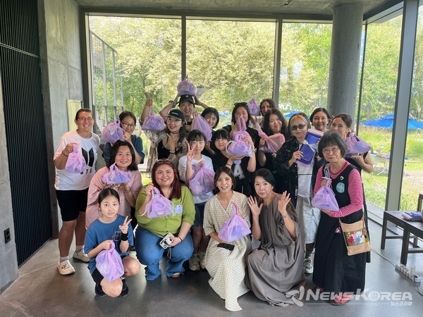 퍼플페스타 인 제주 참가자 단체 사진(12일, VEKE 정원) @제주관광공사