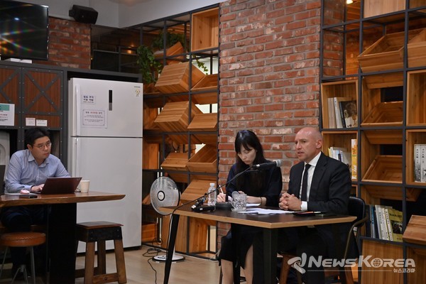 충남도청 브리핑룸에서 기자  간담회를 가졌다. @충청남도