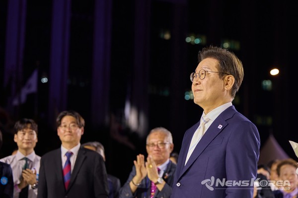 광복 80주년 국민과 함께 현장에 이재명 대통령이 모습을 보이고 있다. @뉴스코리아 최신 기자