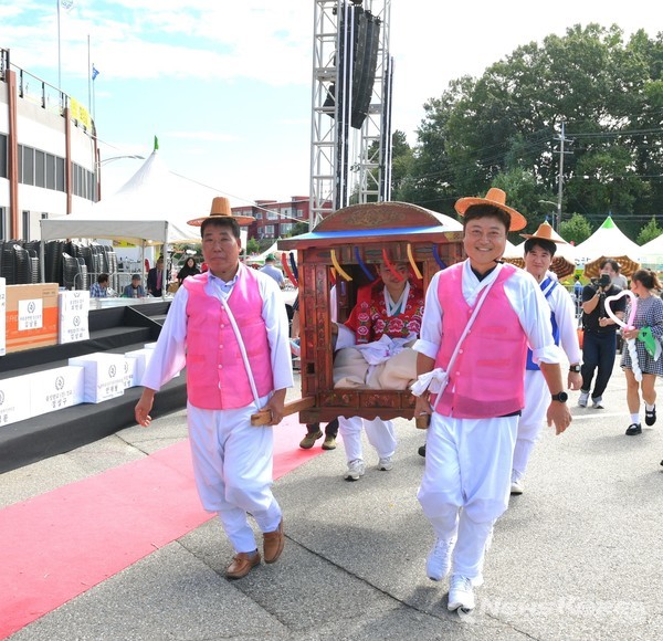 제43회 설성문화제  전통혼례(신부가 입장하는 모습) @음성군