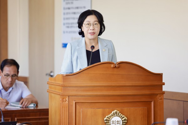 천안시 의회 김명숙 의원이 조례안을 발표 하고 있다. @뉴스코리아 김현미 기자