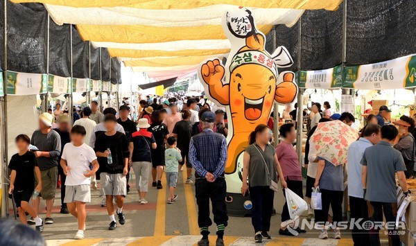 2025 음성명작페스티벌 개막...공연·체험·먹거리 풍성_2024 음성명작페스티벌 명작장터 모습 @음성군