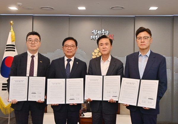 천안시는 지난 23일 충남도청에서 충청남도, 오송첨단의료산업진흥재단, 원주의료기기산업진흥원과 ‘중부권 치의학 및 의료산업 상생발전을 위한 업무협약’을 체결했다. @천안시