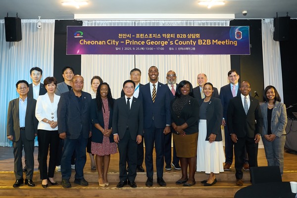 천안시는 25일 국제교류도시 미국 프린스조지스카운티 경제사절단과 기업 간 거래(B2B) 상담회 및 미국 조달시장 세미나를 개최했다. @천안시