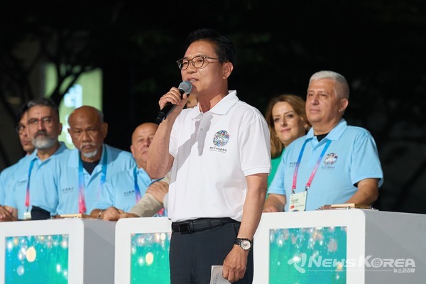 김석필 천안시장 권한대행 부시장은 “거리퍼레이드는 다양한 국가와 문화를 춤으로 화합하고, K-콘텐츠의 위상을 높였다”며 “남은 축제 기간에도 방문객들이 안전하고 재밌게 즐길 수 있도록 운영에 최선을 다하겠다”고 말했다. @천안시