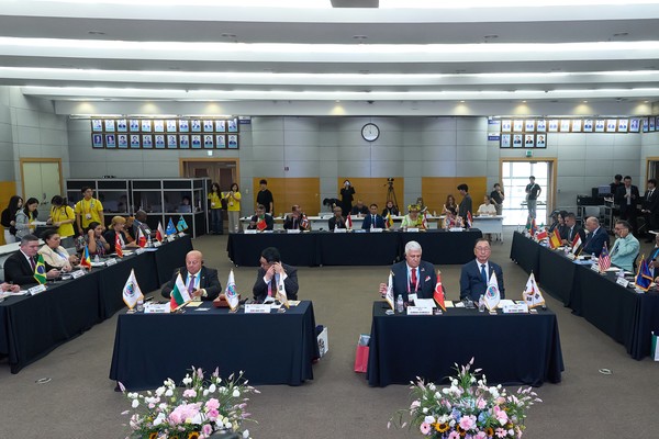 지난 26일 천안시청 대회의실에서 국제춤연맹(FIDAP) 집행위원회 회의가 열렸다. @천안시