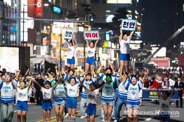 지난 26일 '천안흥타령춤축제 2025' 거리퍼레이드 모습 @천안시