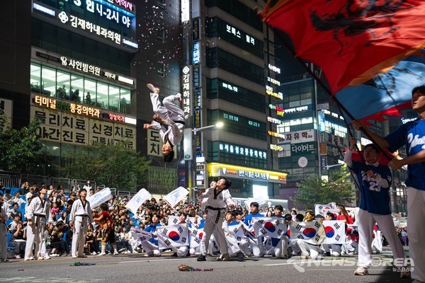 지난 26일 '천안흥타령춤축제 2025' 거리퍼레이드 모습 @천안시