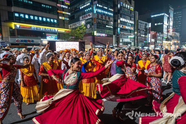 지난 26일 '천안흥타령춤축제 2025' 거리퍼레이드 모습 @천안시