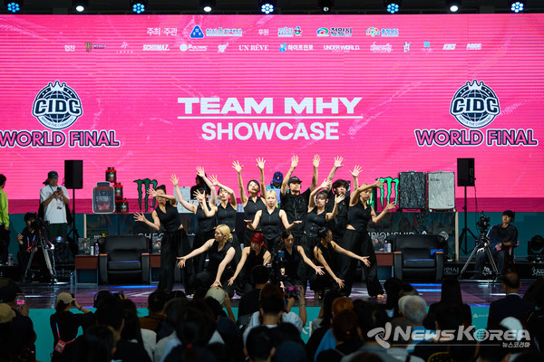 28일 천안시 실내테니스장에서 열린 국제스트릿댄스챔피언쉽 3on3 월드 파이널 경연이 펼쳐졌다. @천안시