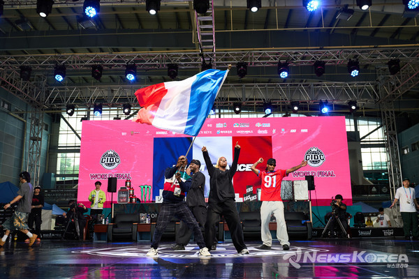 28일 천안시 실내테니스장에서 열린 국제스트릿댄스챔피언쉽 3on3 월드 파이널 경연이 펼쳐졌다. @천안시