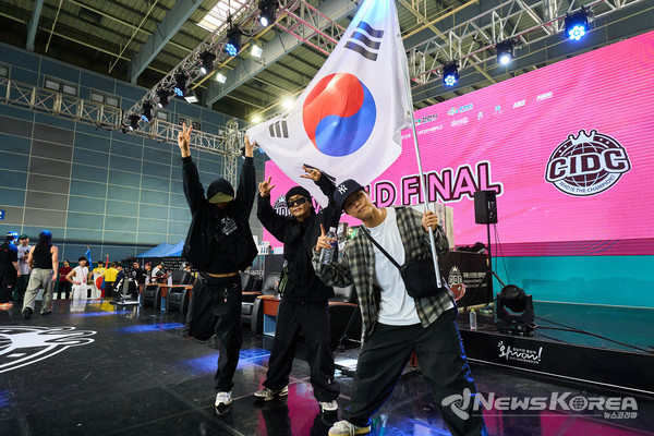 28일 천안시 실내테니스장에서 열린 국제스트릿댄스챔피언쉽 3on3 월드 파이널 경연이 펼쳐졌다. @천안시