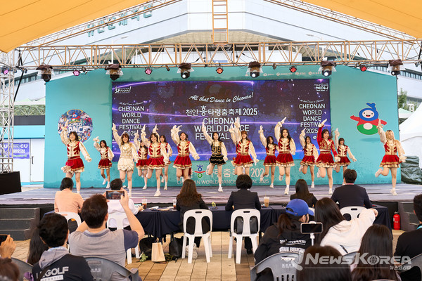 28일 천안종합운동장 야외무대에서 '천안흥타령춤축제 2025' 전국대학치어리딩대회가 열렸다. @천안시