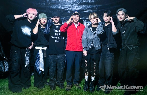 대기실을 직접 찾아 엔카이브를 격려한 이완섭 서산시장 @뉴스코리아 최신 기자