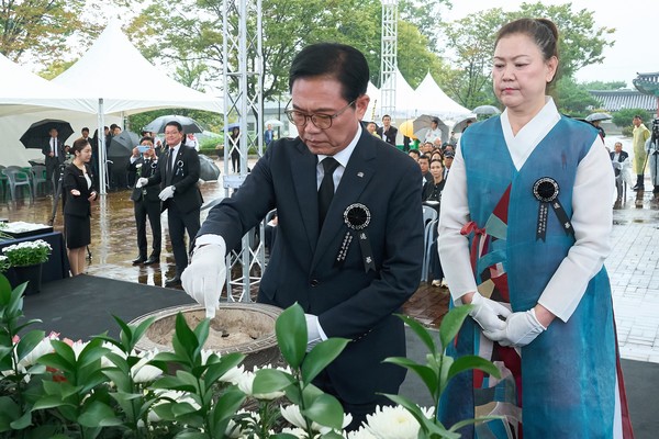 김석필 천안시장 권한대행이 28일 열린 유관순 열사 순국 제105주기 추모제 @천안시