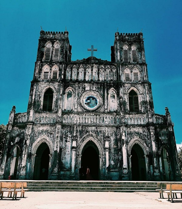 모델들의 화보 촬영도 끊이지 않는 오래된 망랑성당(Mằng Lăng Church) @뉴스코리아 이웅연 특파원