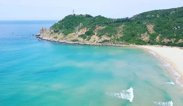 멀리서 바라본 푸옌 남쪽 다이란 등대와 해변 @뉴스코리아 이웅연 특파원