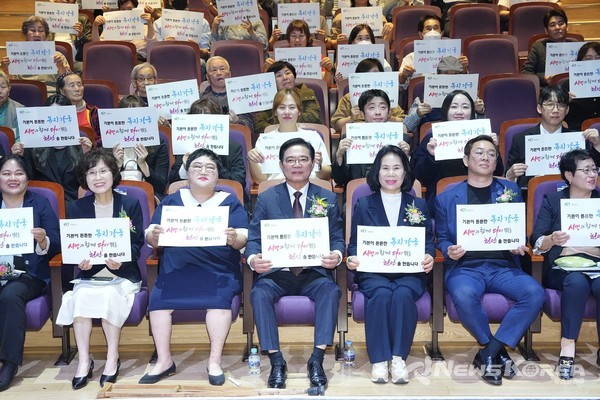 1일 천안어린이꿈누리터 대공연장에서 ‘제26회 천안시 사회복지의 날’ 기념행사가 열렸다. @천안시