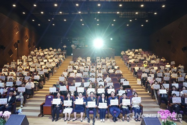 1일 천안어린이꿈누리터 대공연장에서 ‘제26회 천안시 사회복지의 날’ 기념행사가 열렸다. @천안시