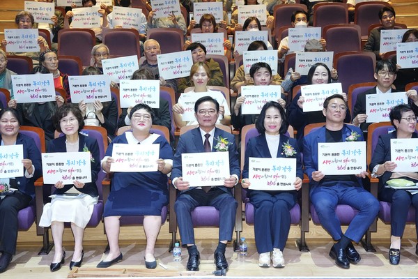 1일 천안어린이꿈누리터 대공연장에서 ‘제26회 천안시 사회복지의 날’ 기념행사가 열렸다. @천안시