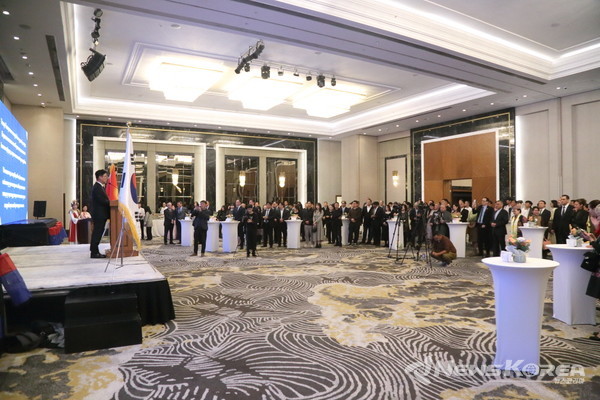 키르기즈공화국 정부 인사를 비롯해 외교단, 국제기구, 경제·교육·문화계 주요 인사, 재외국민과 고려인 동포 등 200여 명이 참석해 성황을 이뤘다. @주키르기즈 공화국 대한민국 대사관