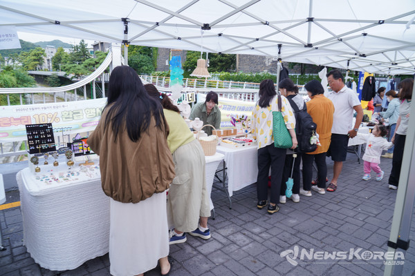 이번 플리마켓에는 20팀 넘는 판매자들이 참가했다. @서울다락