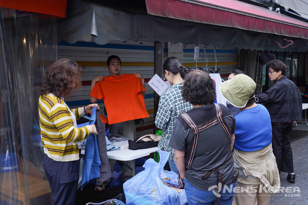 비어있는 상점이 플리마켓으로 활성화된 모습 @서울다락