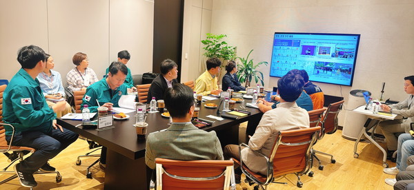 인파 사고 예방 안전대책 점검회의를 하고 있다. @수원시